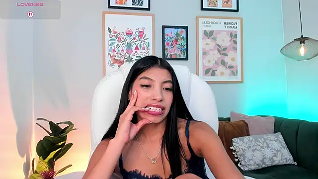 Tiffany_Low webcam