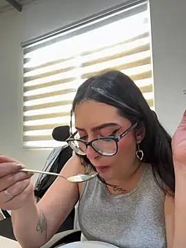 Kloenovoa- live cam on StripChat
