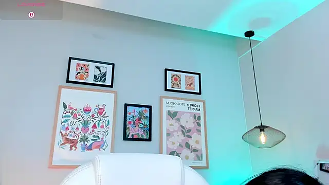 Tiffany_Low webcam