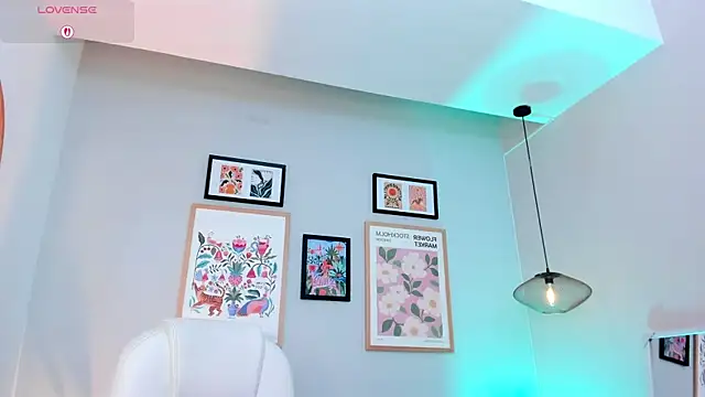 Tiffany_Low webcam