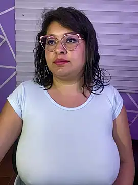 MiiaaJoness webcam