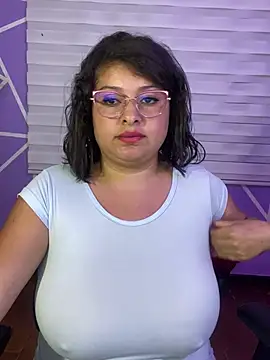 MiiaaJoness webcam
