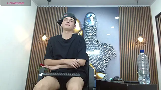 AlejoBussnek live sex cam