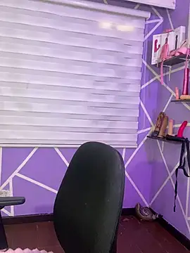 MiiaaJoness webcam