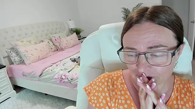 Vika73 live webcam show