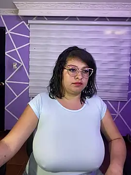 MiiaaJoness webcam
