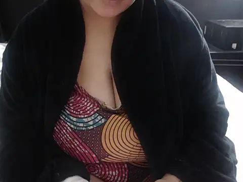 XHotJuicyBootyXX webcam