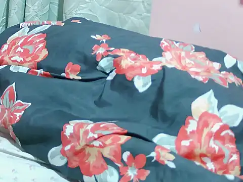 Sweetqueencum live cam on StripChat