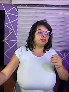 MiiaaJoness webcam