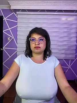 MiiaaJoness webcam