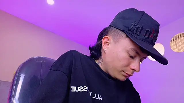 nascary_fox (M twink) - cum public