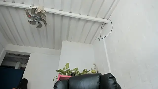 mariecam420 live cam on StripChat