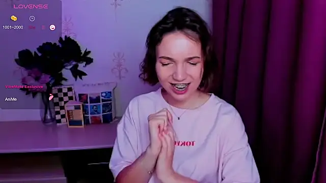 KindHazelHere_ live cam