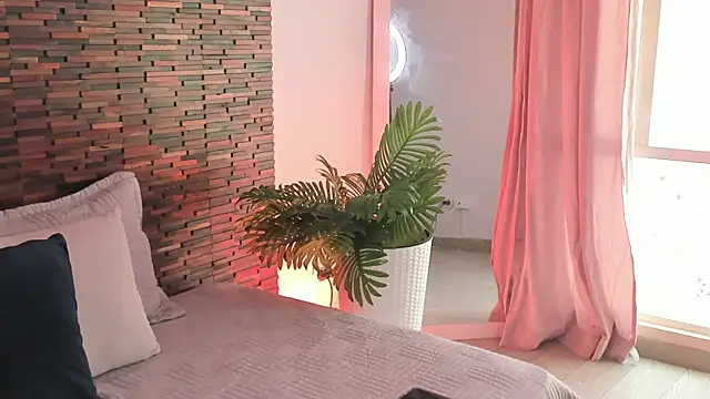 AlmaBlaze live cam on StripChat