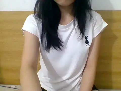 kiraa-007 live cam on StripChat