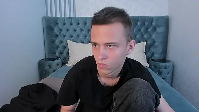 lucaskaur (M twink) - Full naked and masturbate my big cock