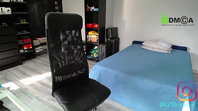 latinoo23bom live cam