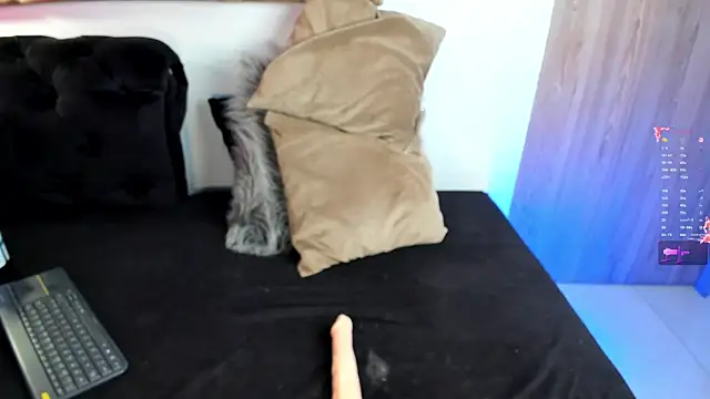 AmelyaMann webcam