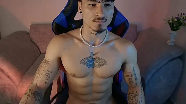 Thomas_Fit1 live cam on StripChat