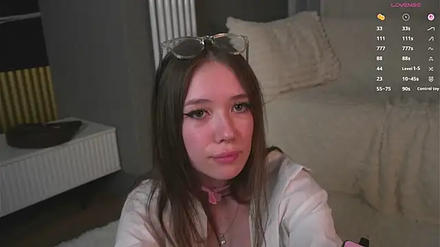tinyanie live webcam show