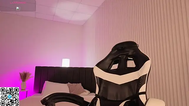 Valenora1 live webcam show