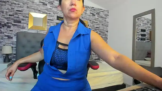 Yeseniaa_25 live webcam show