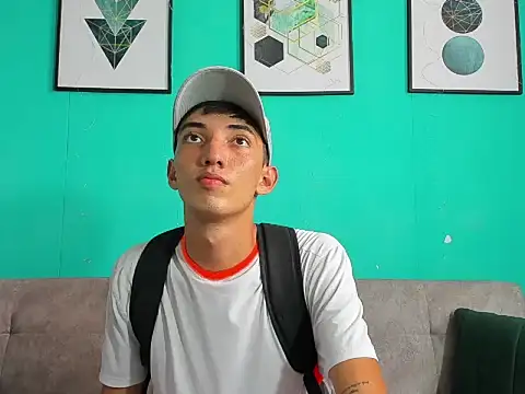 MaikolOrtizz live cam on StripChat