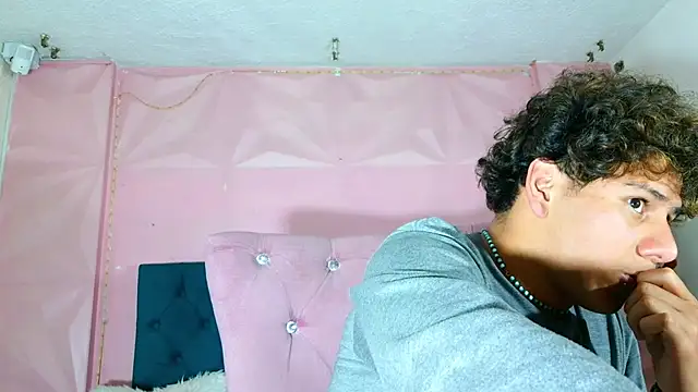franchesko2026 live cam on StripChat