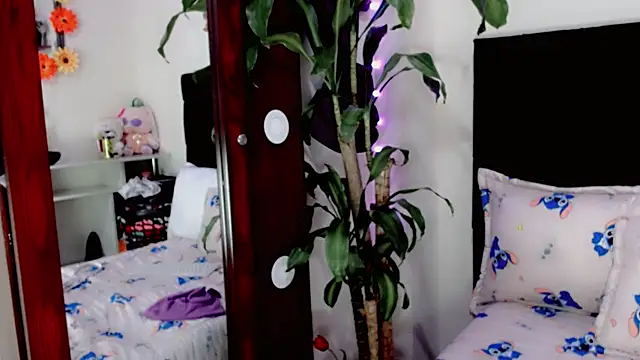 NathalialLooes live cam
