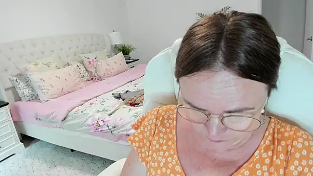 Vika73 live webcam show