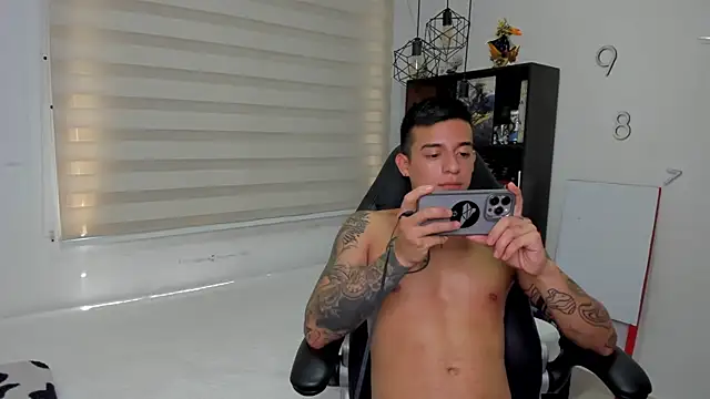 SIXXTOLOVE18 webcam