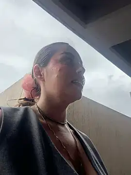 Alirawrz's live cam