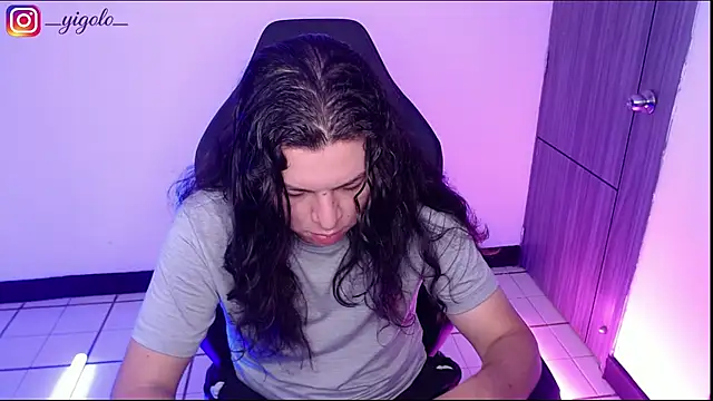 Yigolo__ webcam