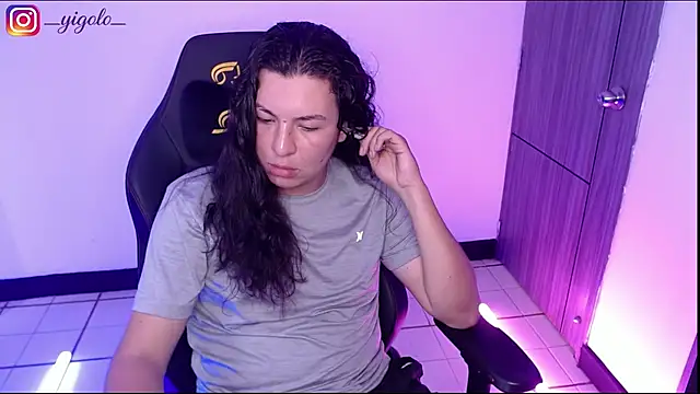 Yigolo__ webcam