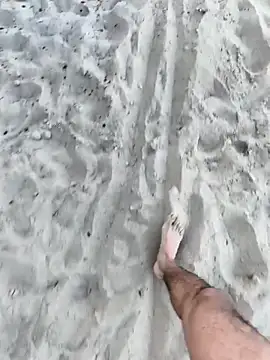 peperoso777 (M young) - Caminar con mi pene parado por la playa