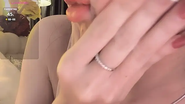 IvyMiss102 live sex cam