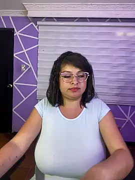 MiiaaJoness webcam