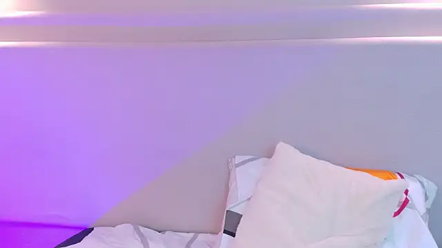 naomiklarc (F teen) - Fuck me on missionary🔥🙈