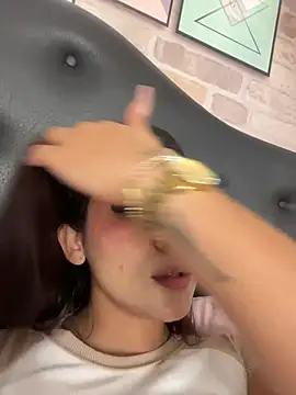 CherrySmirkXXX webcam