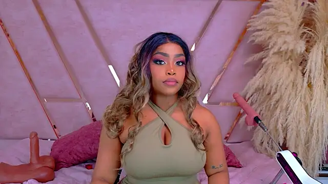 TiannahGlow webcam