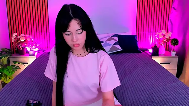 CrystalL0vee live cam on StripChat