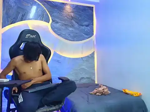 Benjamin_Alam live cam on StripChat
