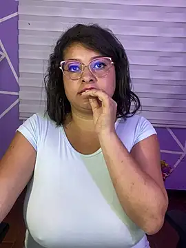 MiiaaJoness live cam on StripChat