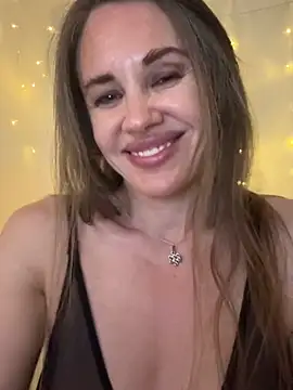 LucieMack live cam on StripChat