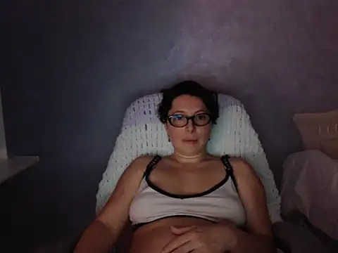 LuckyLisa23 live cam on StripChat