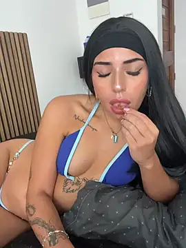 sweetbrunette22 webcam