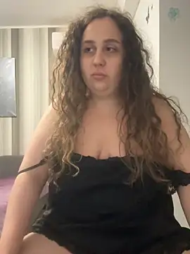 CurlyMaddie webcam