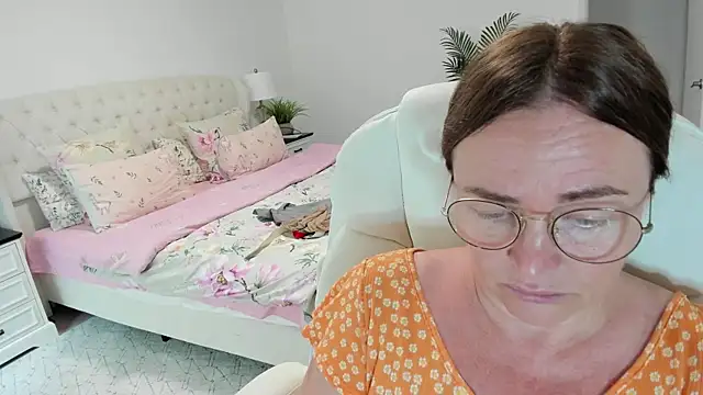 Vika73 live webcam show