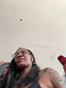 bustykeyla (Ask my age) - Flash boobs gym