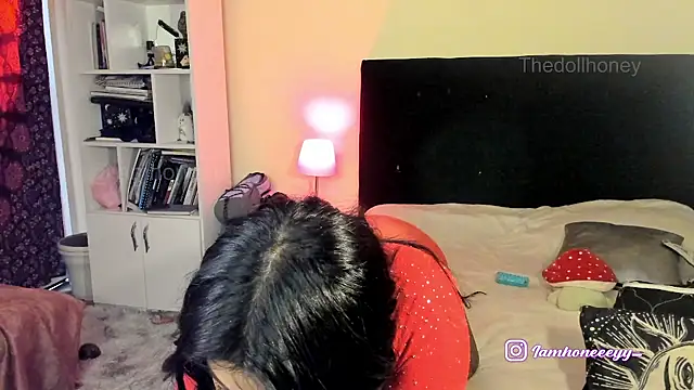 Thedollhoney webcam